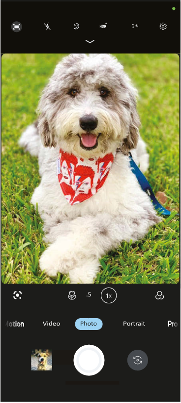 Motorola - Razr - Taking a picture Taking a picture