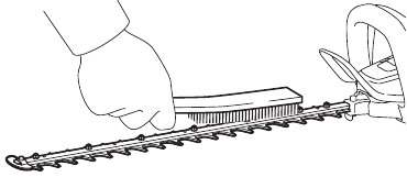 Makita - UH004G - Shear blade maintenance - Cleaning the blades Shear blade maintenance - Cleaning the blades