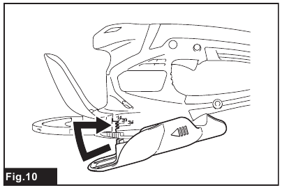 Makita - UM600D - Installing the grass receiver - Step 2 Installing the grass receiver - Step 2