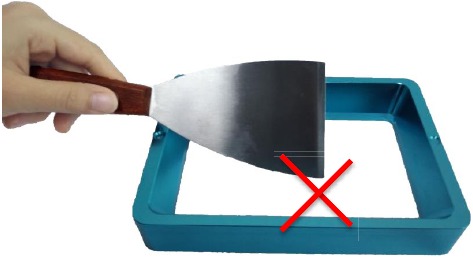 ANYCUBIC - Photon Mono X - Machine maintenance - Scraping off the residues Machine maintenance - Scraping off the residues