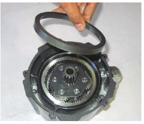 Warn - ZEON - Reassembly for ZEON Winch and ZEON Platinum Winch - Step 9 Reassembly for ZEON Winch and ZEON Platinum Winch - Step 9