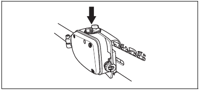 To fill with chain oil 
