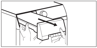 EMPTYING THE WATER CONTAINER - Step 2