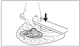 CLEANING THE LOWER SPRAY ARM - Step 3