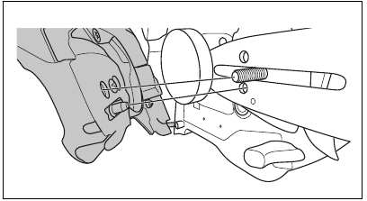 To assemble the guide bar and saw chain - Step 2