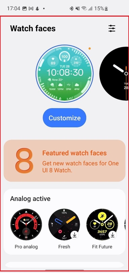 Selecting a watch face in the Galaxy Wearable app