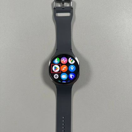 Play Store icon on Samsung Galaxy Watch 8 LTE screen
