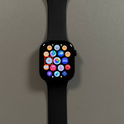 Apple Watch 11 opening the Compass app