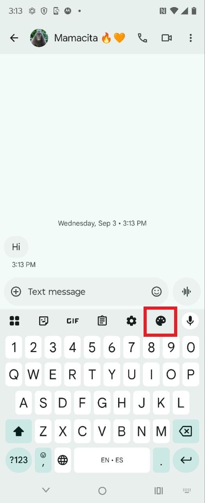 How to Change and Customize Keyboard Theme on the Motorola Razr 60 ...