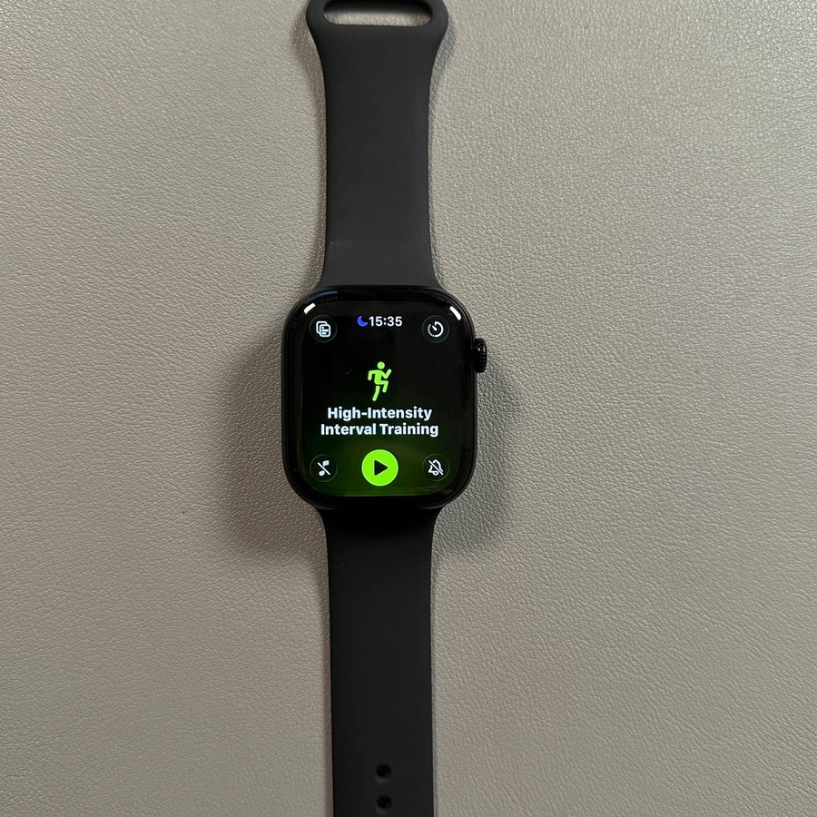 Apple Watch 11 - Start, Stop, and Customize a Workout